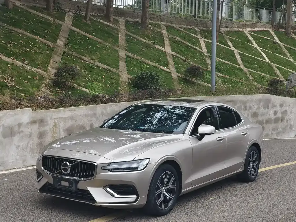 2023 Volvo S60 B4 Luxury