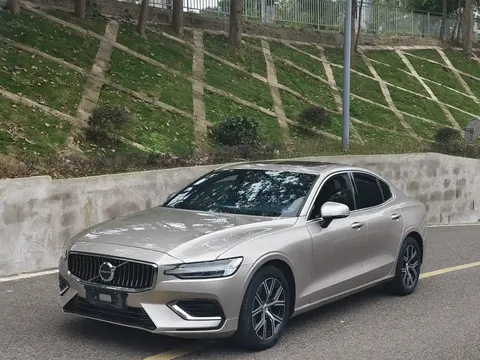2023 Volvo S60 B4 Luxury