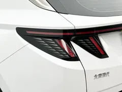 2023 Hyundai Tucson L 1.5T AT 2WD DLX Luxury, белый — фото 13
