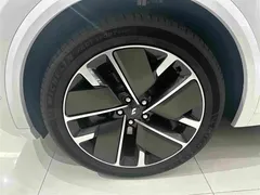 2025 Li Auto L9 Smart Refresh, белый — фото 5