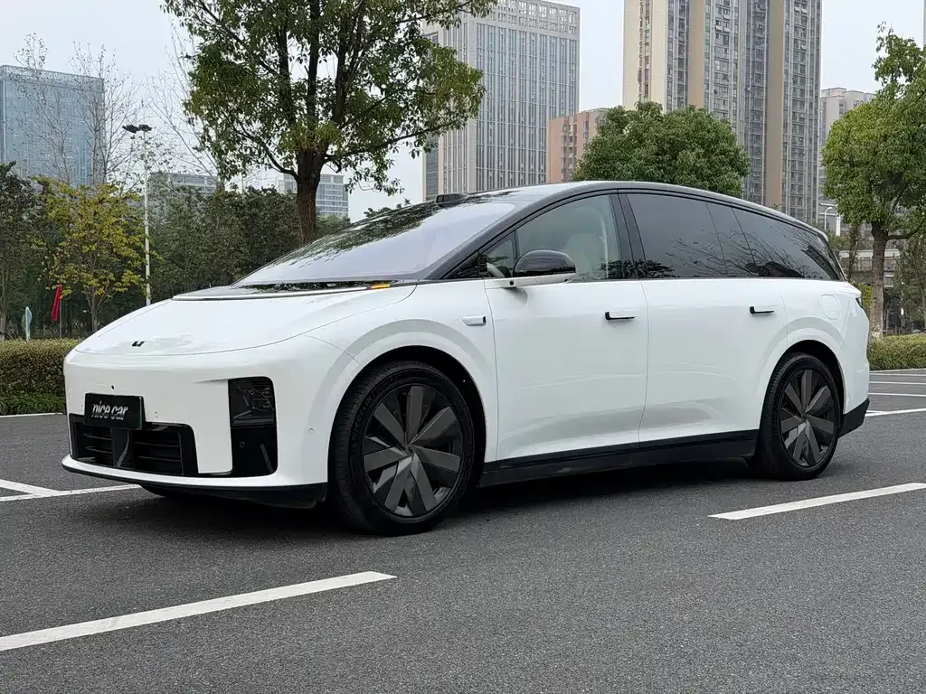 2025 Li Auto i8 Standard