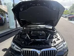2023 BMW 5 Series 530Li Leading M Sport Package, чёрный — фото 16
