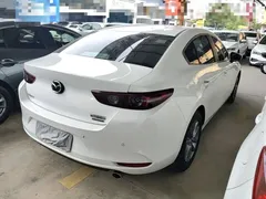 2021 Mazda 3 1.5L AT, белый — фото 7