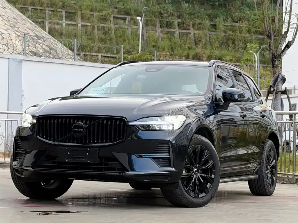 2022 Volvo XC60 4WD Luxury