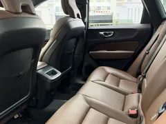 2022 Volvo XC60 4WD Luxury, чёрный — фото 8