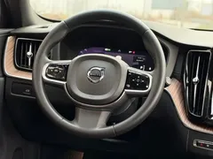 2022 Volvo XC60 4WD Luxury, чёрный — фото 13