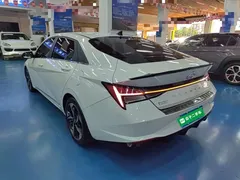 2021 Hyundai Elantra 240TGDi DCT LUX Premium, белый — фото 5