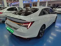 2021 Hyundai Elantra 240TGDi DCT LUX Premium, белый — фото 7
