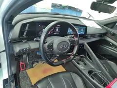2021 Hyundai Elantra 240TGDi DCT LUX Premium, белый — фото 10