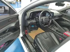 2021 Hyundai Elantra 240TGDi DCT LUX Premium, белый — фото 16