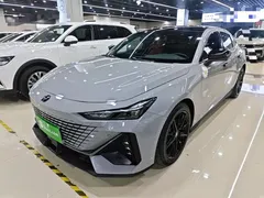 2022 Changan UNI-V 1.5T Premium — фото 1