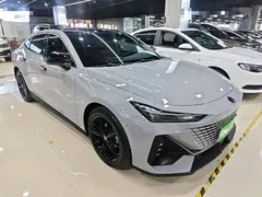 2022 Changan UNI-V 1.5T Premium — фото 4