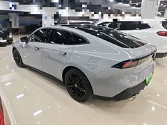 2022 Changan UNI-V 1.5T Premium — фото 5