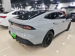 2022 Changan UNI-V 1.5T Premium — фото 7