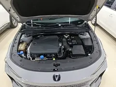 2022 Changan UNI-V 1.5T Premium — фото 20