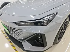 2022 Changan UNI-V 1.5T Premium — фото 24