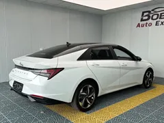 2022 Hyundai Elantra 1.5L CVT LUX Premium, белый — фото 6