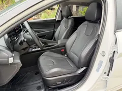 2022 Hyundai Elantra 1.5L CVT LUX Premium, белый — фото 14