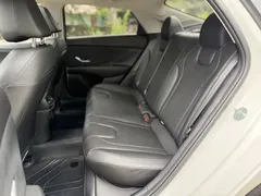 2022 Hyundai Elantra 1.5L CVT LUX Premium, белый — фото 15