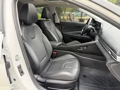 2022 Hyundai Elantra 1.5L CVT LUX Premium, белый — фото 16