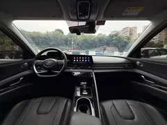 2022 Hyundai Elantra 1.5L CVT LUX Premium, белый — фото 17