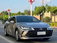 2023 Toyota Avalon Hybrid 2.5L XLE Premium — фото 3