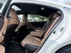 2020 Lexus ES 300h Premium, белый — фото 6