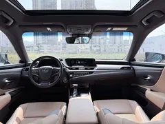 2020 Lexus ES 300h Premium, белый — фото 9