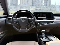 2020 Lexus ES 300h Premium, белый — фото 11