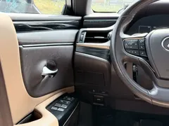2020 Lexus ES 300h Premium, белый — фото 15
