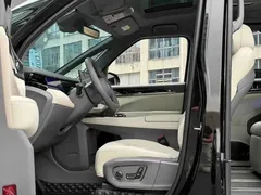 2024 Zeekr 009 6-Seat Executive 4WD 108kWh, чёрный — фото 15