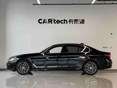 2021 BMW 5 Series 525Li M Sport Package, чёрный — фото 9