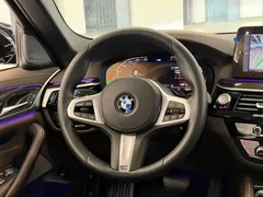 2021 BMW 5 Series 525Li M Sport Package, чёрный — фото 11