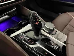 2021 BMW 5 Series 525Li M Sport Package, чёрный — фото 13
