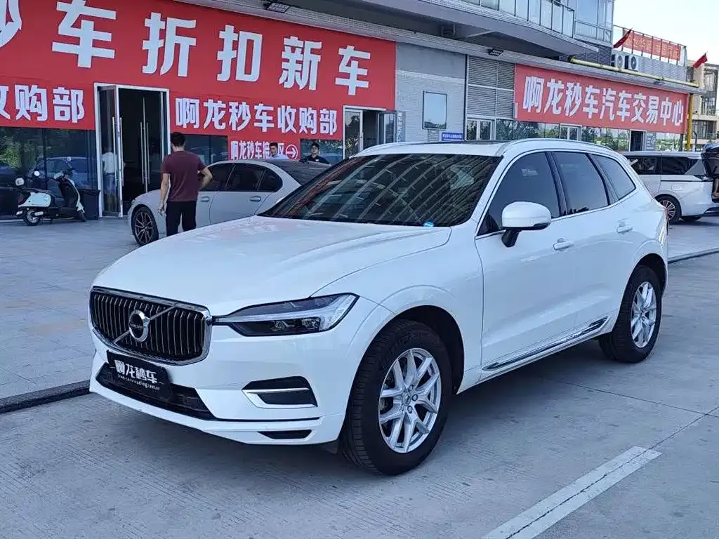 2021 Volvo XC60 4WD Luxury