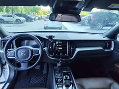 2021 Volvo XC60 4WD Luxury, белый — фото 6