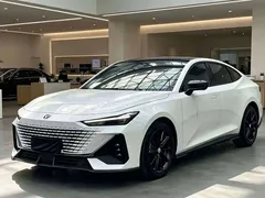 2022 Changan UNI-V 1.5T Premium, белый — фото 1
