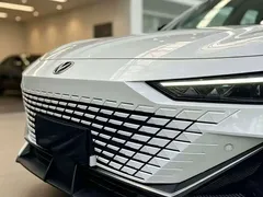 2022 Changan UNI-V 1.5T Premium, белый — фото 2