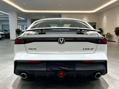2022 Changan UNI-V 1.5T Premium, белый — фото 10