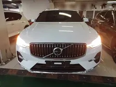 2023 Volvo XC60 T8 PHEV Long Range 4WD Luxury, белый — фото 3