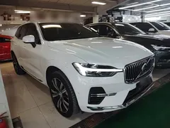 2023 Volvo XC60 T8 PHEV Long Range 4WD Luxury, белый — фото 4