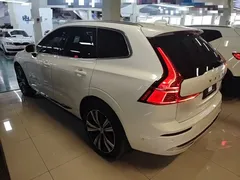 2023 Volvo XC60 T8 PHEV Long Range 4WD Luxury, белый — фото 5