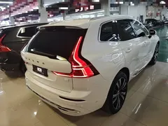2023 Volvo XC60 T8 PHEV Long Range 4WD Luxury, белый — фото 7