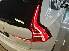2023 Volvo XC60 T8 PHEV Long Range 4WD Luxury, белый — фото 8