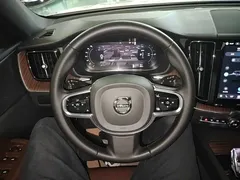 2023 Volvo XC60 T8 PHEV Long Range 4WD Luxury, белый — фото 11