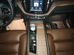 2023 Volvo XC60 T8 PHEV Long Range 4WD Luxury, белый — фото 14