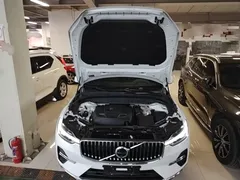 2023 Volvo XC60 T8 PHEV Long Range 4WD Luxury, белый — фото 20