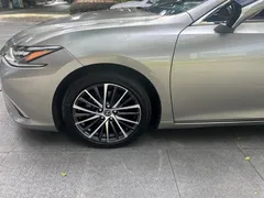 2021 Lexus ES 300h Hybrid Premium — фото 2