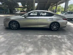 2021 Lexus ES 300h Hybrid Premium — фото 6