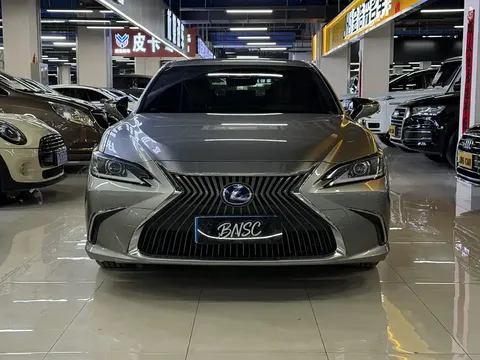 2020 Lexus ES 300h Excellence
